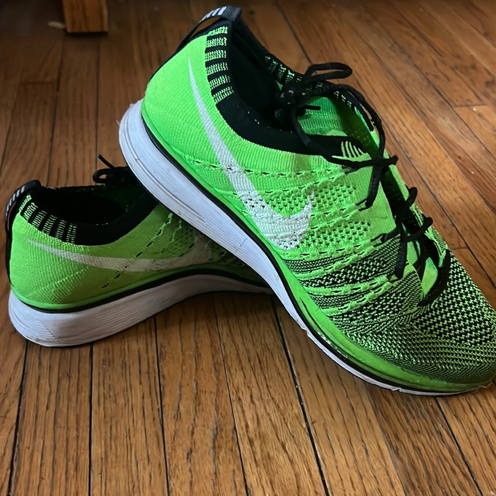 Nike Flyknit Trainer Men’s size 6.5 (women’s size 8)